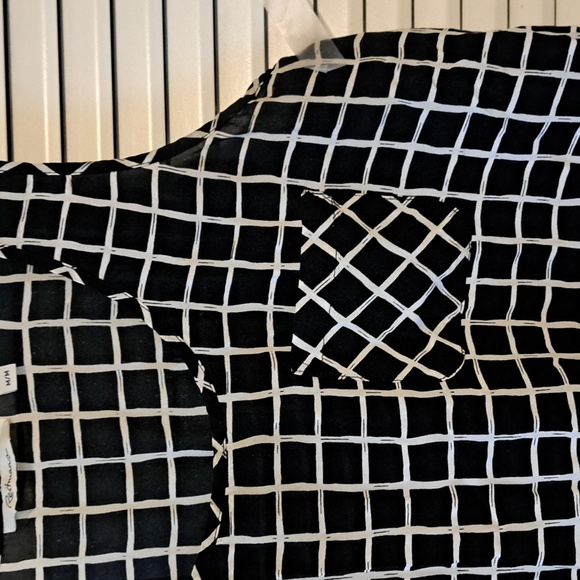 Sz M B/W Sleeveless top w hi front/ low back. Semi sheer at back at mid back. - Picture 5 of 7